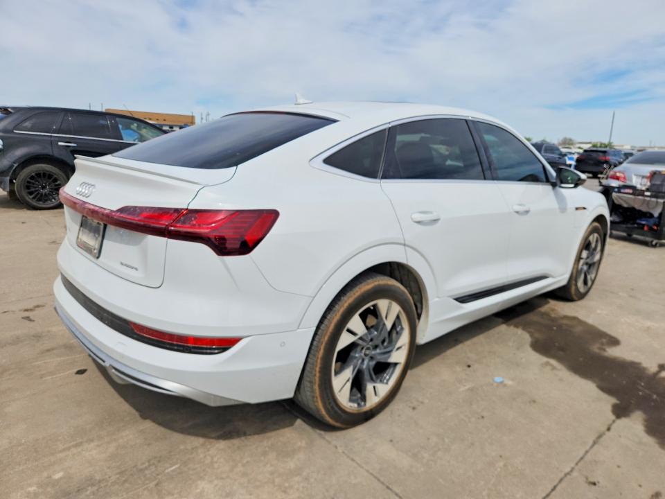 Продажа на аукционе авто 2022 Audi E-tron, vin: WA12AAGE8NB031418, номер лота: 47258436