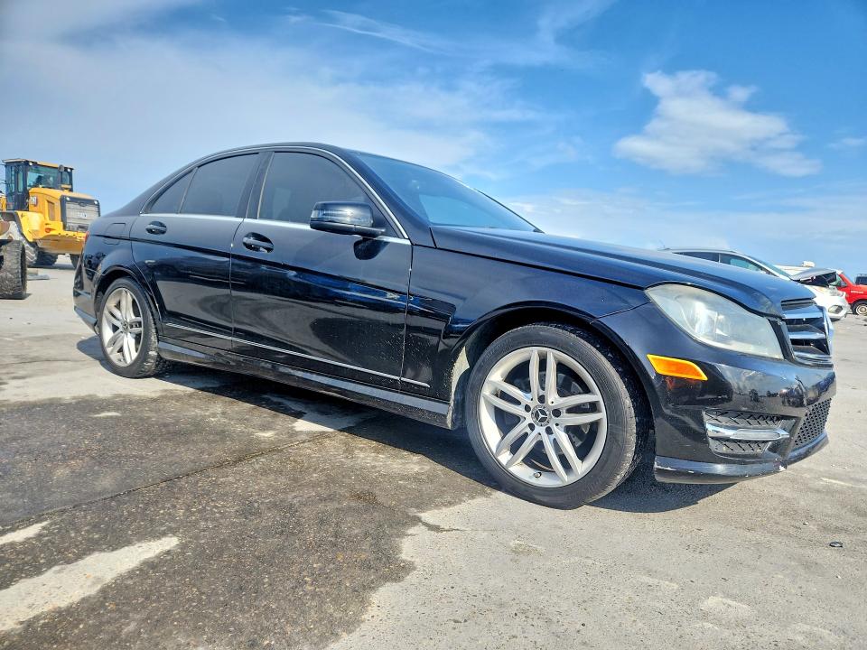 48490726 :رقم المزاد ، WDDGF4HB6EG220841 vin ، 2014 Mercedes-benz C مزاد بيع