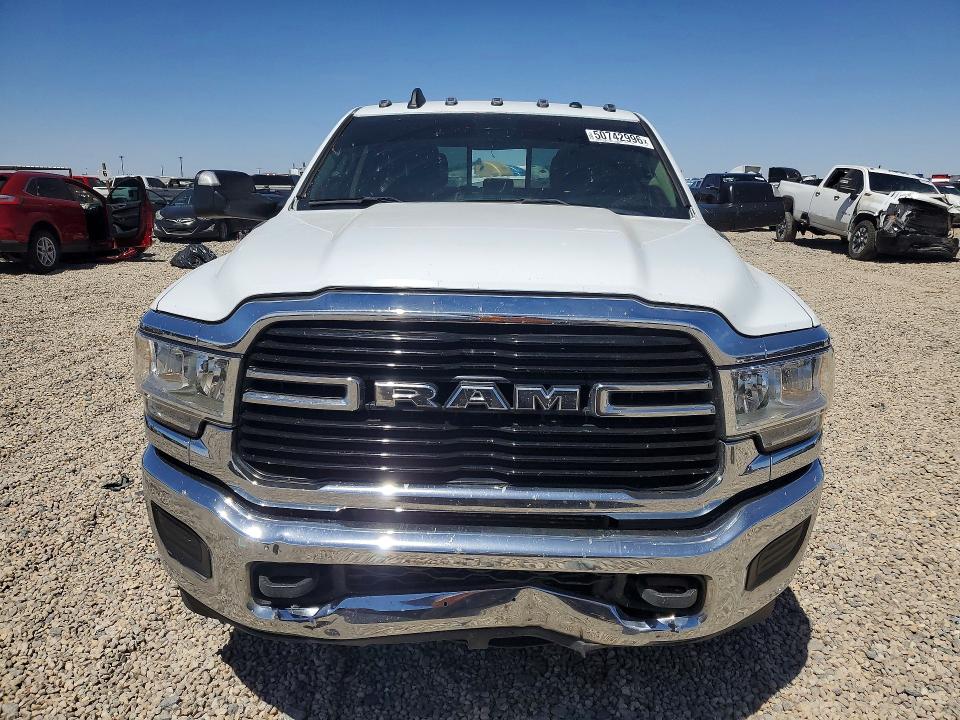 50742996 :رقم المزاد ، 3C63RRGLXNG415344 vin ، 2022 Ram 3500 مزاد بيع
