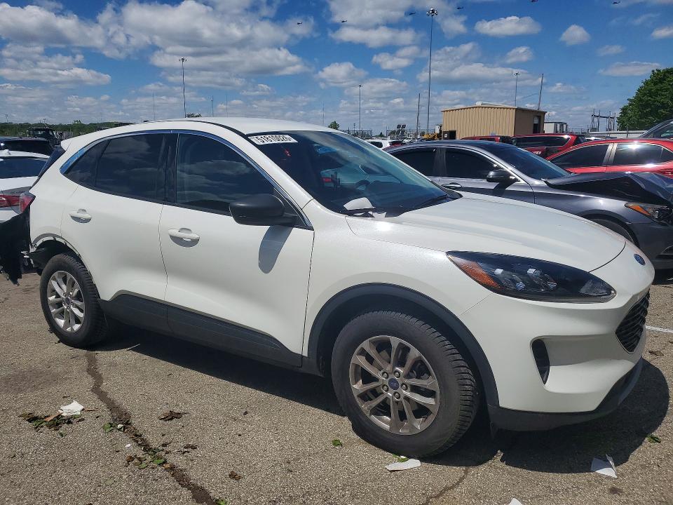 2022 Ford Escape მანქანა იყიდება აუქციონზე, vin: 1FMCU9G60NUB95562, აუქციონის ნომერი: 51810026