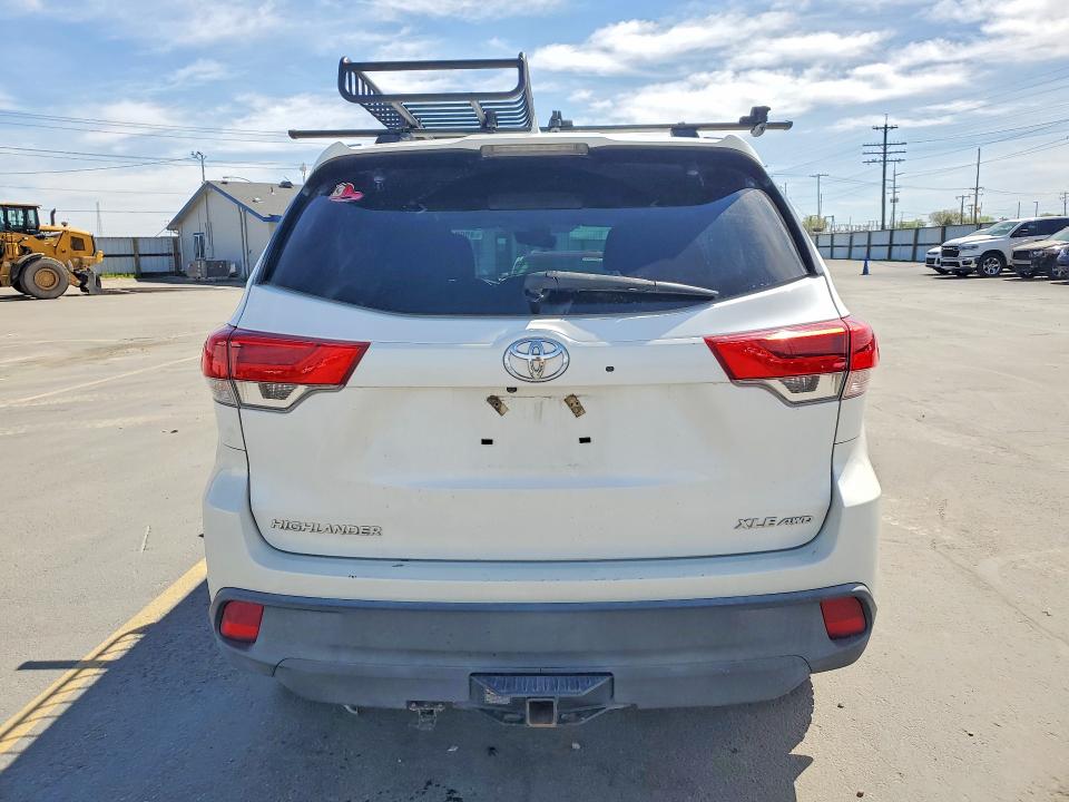 Продажа на аукционе авто 2018 Toyota Highlander, vin: 5TDJZRFH4JS883515, номер лота: 49021686
