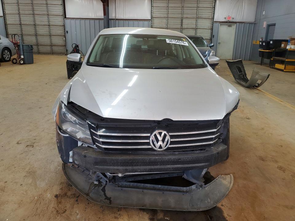50154576 :رقم المزاد ، 1VWAT7A3XFC038546 vin ، 2015 Volkswagen Passat مزاد بيع