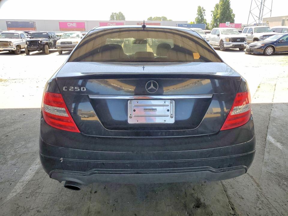 52038326 :رقم المزاد ، WDDGF4HB4EG245060 vin ، 2014 Mercedes-benz C مزاد بيع