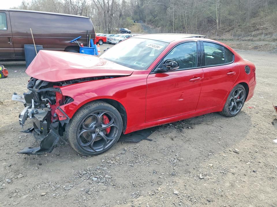 49145396 :رقم المزاد ، ZARFAEEN7J7597672 vin ، 2018 Alfa Romeo Giulia مزاد بيع