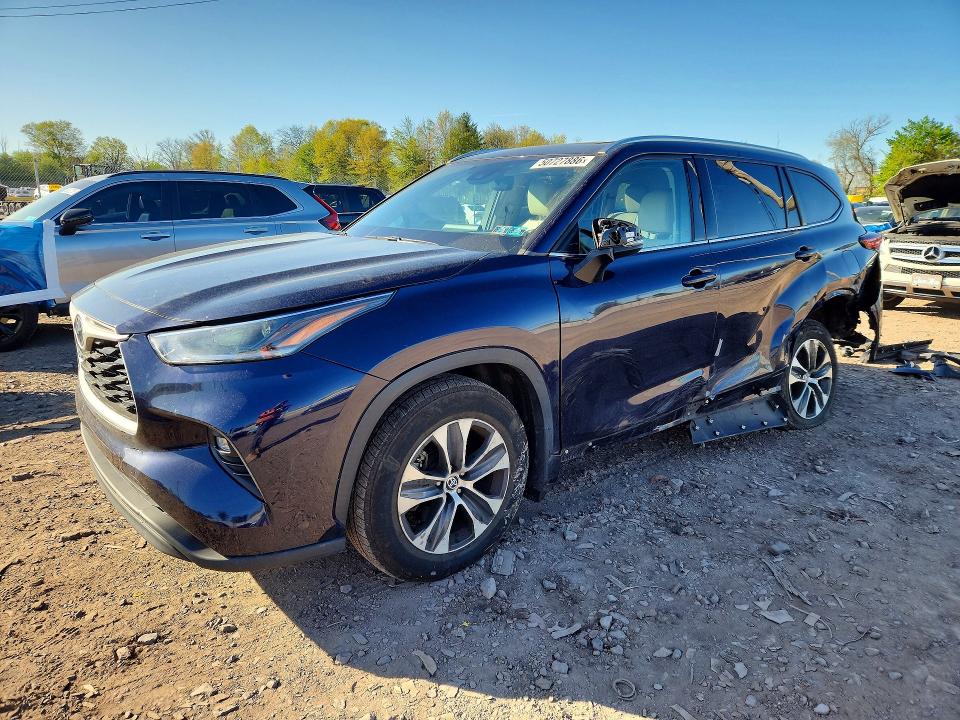 Auction sale of the 2021 Toyota Highlander, vin: 5TDGZRBH2MS141585, lot number: 50727886