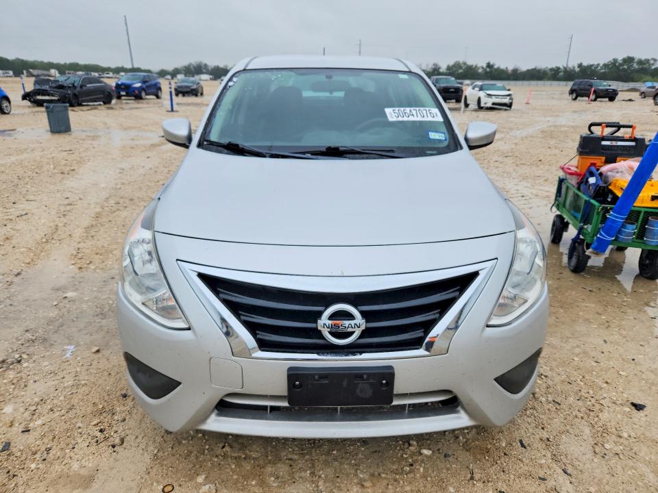 50647076 :رقم المزاد ، 3N1CN7AP5KL813359 vin ، 2019 Nissan Versa مزاد بيع