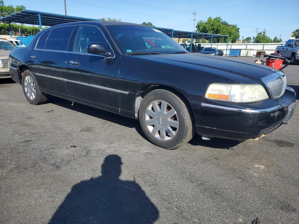 50200276 :رقم المزاد ، 2LNBL8EV5AX751161 vin ، 2010 Lincoln Town Car مزاد بيع