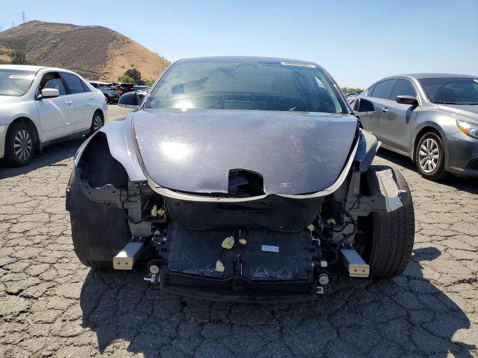 48086086 :رقم المزاد ، 5YJ3E1EA5JF059540 vin ، 2018 Tesla Model 3 مزاد بيع