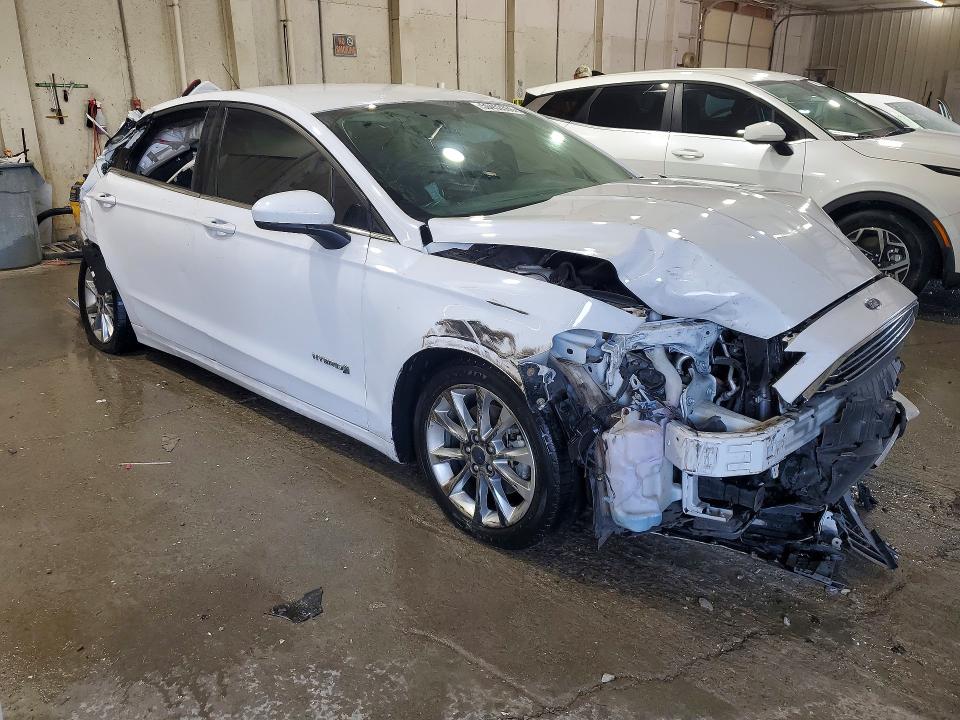 50453366 :رقم المزاد ، 3FA6P0LU9HR325770 vin ، 2017 Ford Fusion مزاد بيع