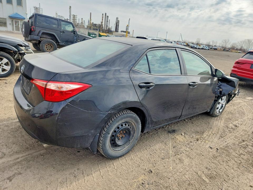 50700426 :رقم المزاد ، 2T1BURHE6JC077190 vin ، 2018 Toyota Corolla مزاد بيع