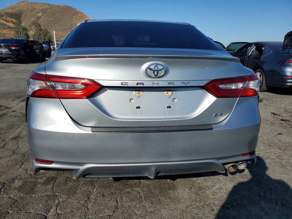 Aukcja sprzedaży 2018 Toyota Camry, vin: 4T1B11HK8JU577009, numer aukcji: 49860336