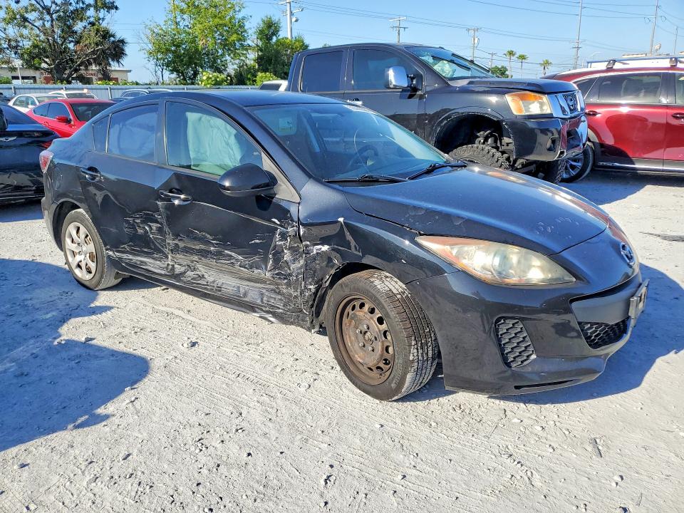 50440566 :رقم المزاد ، JM1BL1U76D1777327 vin ، 2013 Mazda 3 مزاد بيع