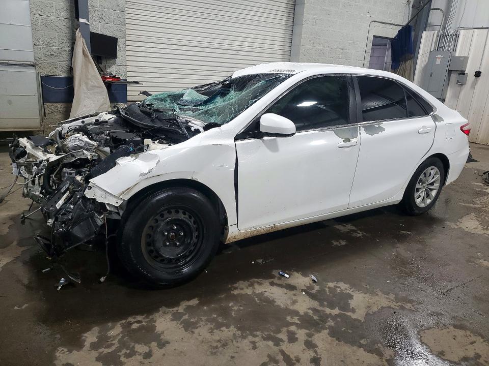 51532286 :رقم المزاد ، 4T4BF1FKXFR477396 vin ، 2015 Toyota Camry مزاد بيع