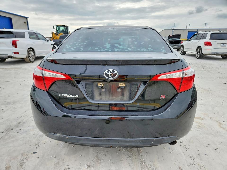 51260176 :رقم المزاد ، 5YFBURHEXFP209441 vin ، 2015 Toyota Corolla مزاد بيع