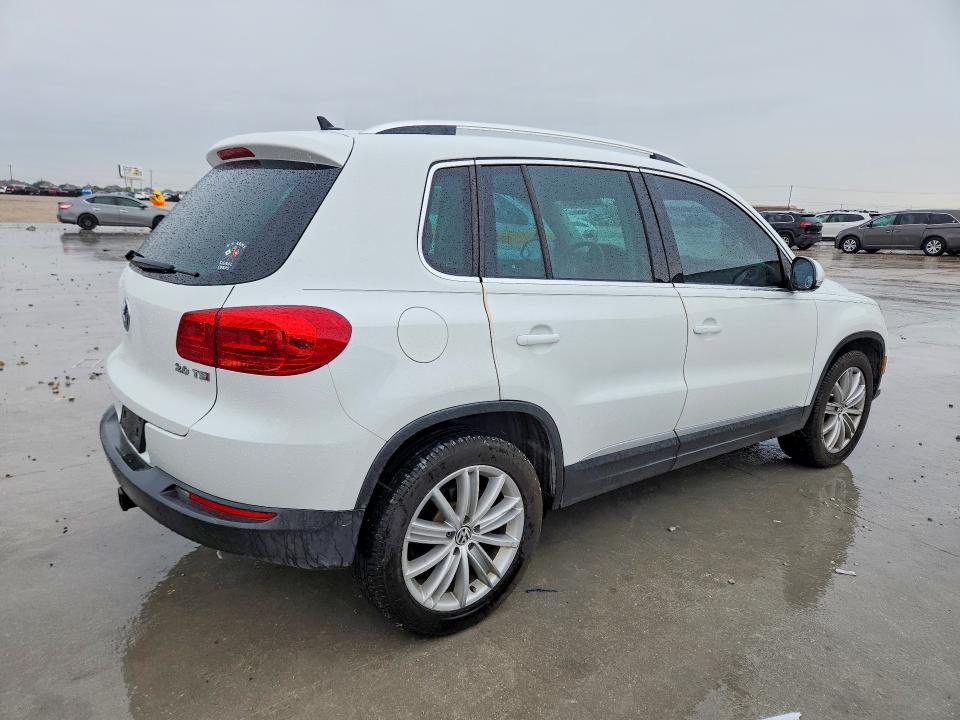 2015 Volkswagen Tiguan მანქანა იყიდება აუქციონზე, vin: WVGAV7AX8FW598611, აუქციონის ნომერი: 52057156