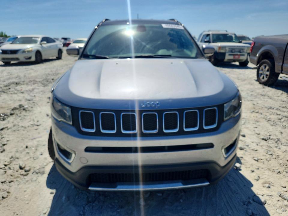 49683546 :رقم المزاد ، 3C4NJDCB5JT354785 vin ، 2018 Jeep Compass مزاد بيع