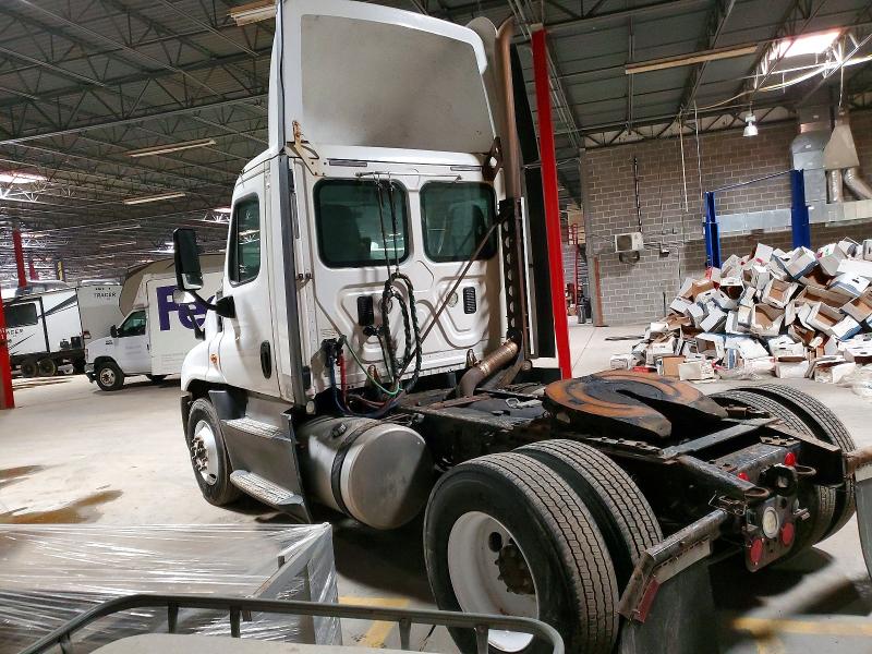 Продажа на аукционе авто 2016 Freightliner Cascadia 125, vin: 1FUBGEDV8GLHC5711, номер лота: 46205946