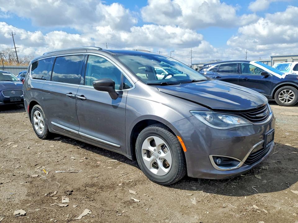 Продаж на аукціоні авто 2018 Chrysler Pacifica, vin: 2C4RC1L75JR364984, номер лоту: 47656796
