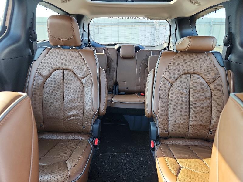 48930106 :رقم المزاد ، 2C4RC1GG8HR647688 vin ، 2017 Chrysler Pacifica مزاد بيع