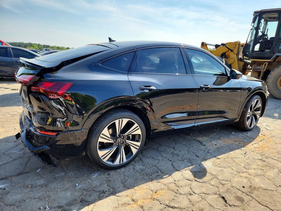 49144106 :رقم المزاد ، WA1DABGEXRB005407 vin ، 2024 Audi Q8 E-tron مزاد بيع