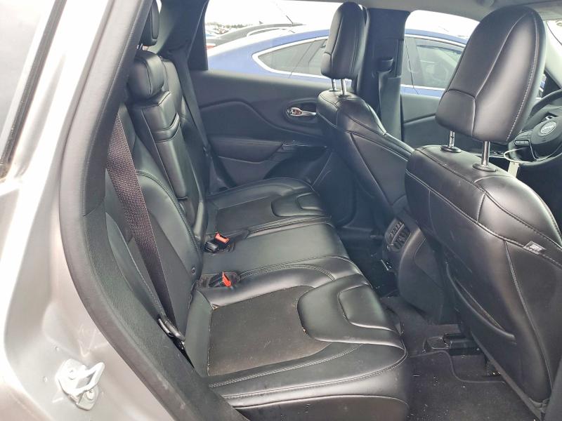 49582676 :رقم المزاد ، 1C4PJLLB4KD384225 vin ، 2019 Jeep Cherokee مزاد بيع