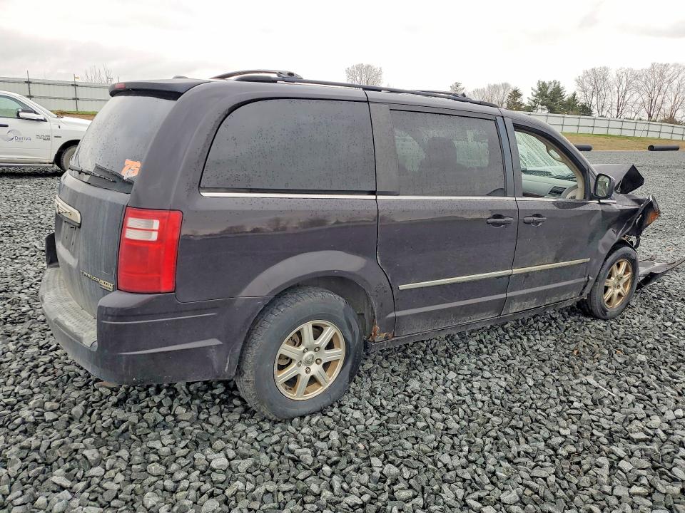 49644186 :رقم المزاد ، 2A4RR5D13AR415196 vin ، 2010 Chrysler Town & Country مزاد بيع
