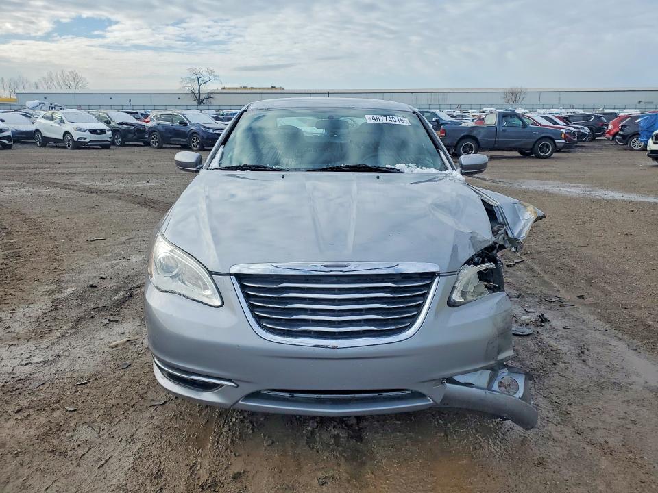 48774016 :رقم المزاد ، 1C3CCBAB4DN670664 vin ، 2013 Chrysler 200 مزاد بيع