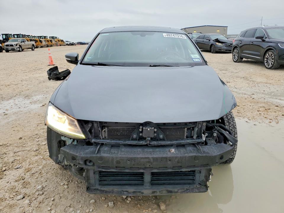 49747316 :رقم المزاد ، 3VWL17AJ4HM235095 vin ، 2017 Volkswagen Jetta مزاد بيع