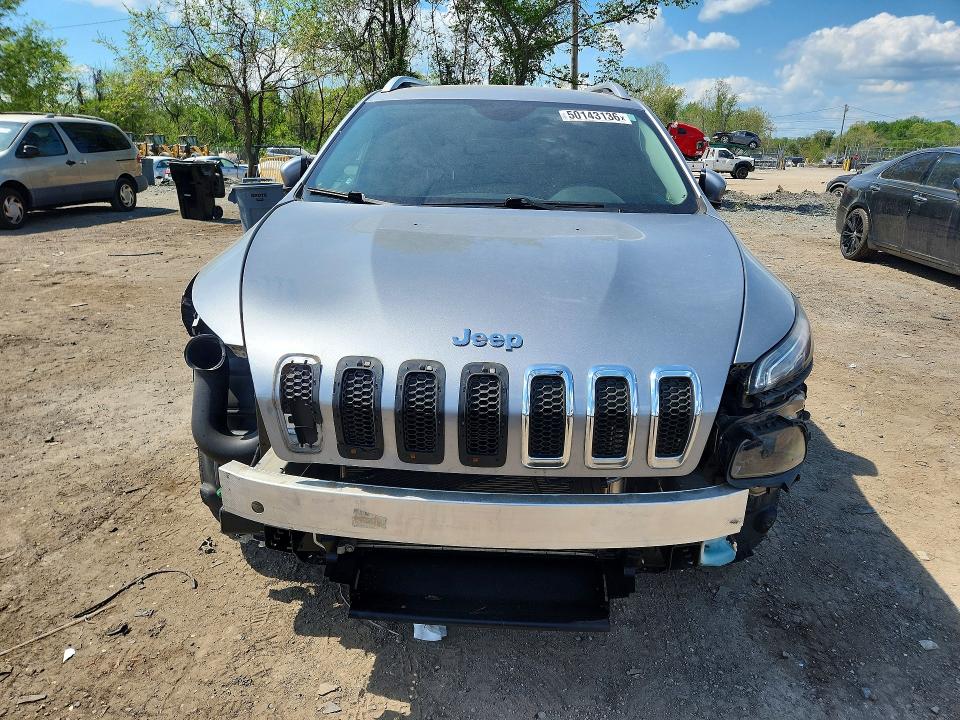 50143136 :رقم المزاد ، 1C4PJMCS8HW568375 vin ، 2017 Jeep Cherokee مزاد بيع