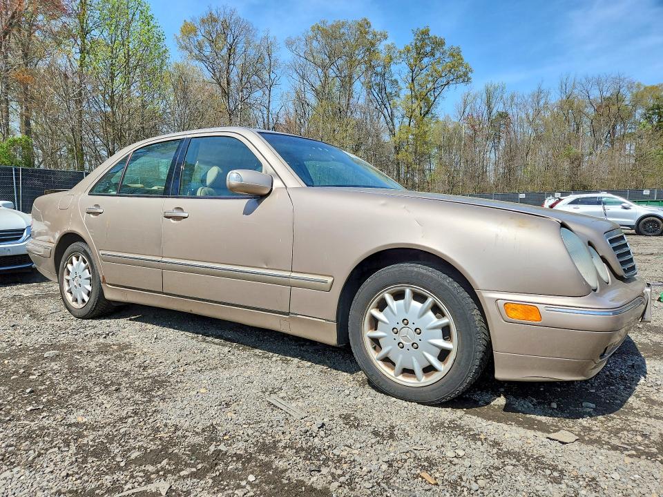 48150996 :رقم المزاد ، WDBJF65J4YB123676 vin ، 2000 Mercedes-benz E مزاد بيع