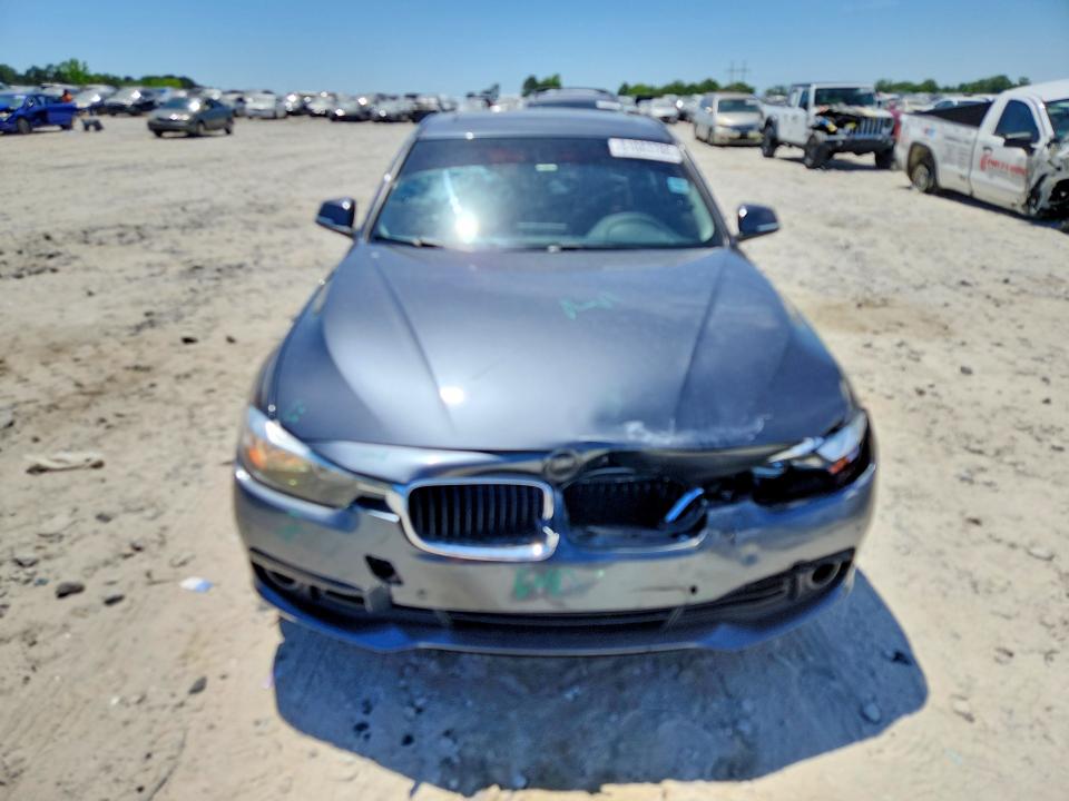 51083786 :رقم المزاد ، WBA8E1G51GNU10179 vin ، 2016 Bmw 320 مزاد بيع