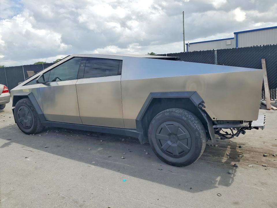48115136 :رقم المزاد ، 7G2CEHED8RA050601 vin ، 2024 Tesla Cybertruck مزاد بيع