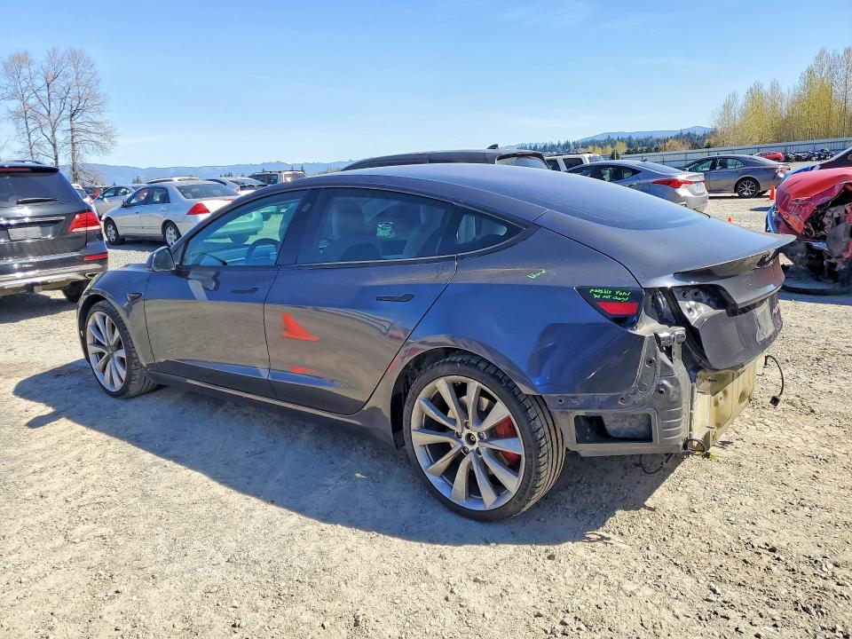 49124826 :رقم المزاد ، 5YJ3E1EB7JF186086 vin ، 2018 Tesla Model 3 مزاد بيع