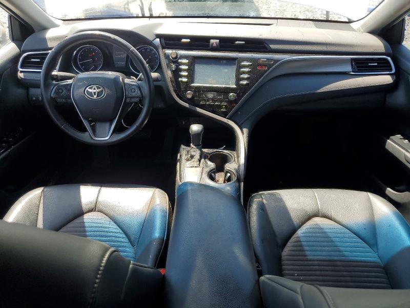 50614886 :رقم المزاد ، 4T1B11HK3JU638928 vin ، 2018 Toyota Camry مزاد بيع