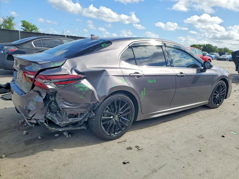 2021 Toyota Camry Hybrid მანქანა იყიდება აუქციონზე, vin: 4T1K31AK3MU565584, აუქციონის ნომერი: 48337856