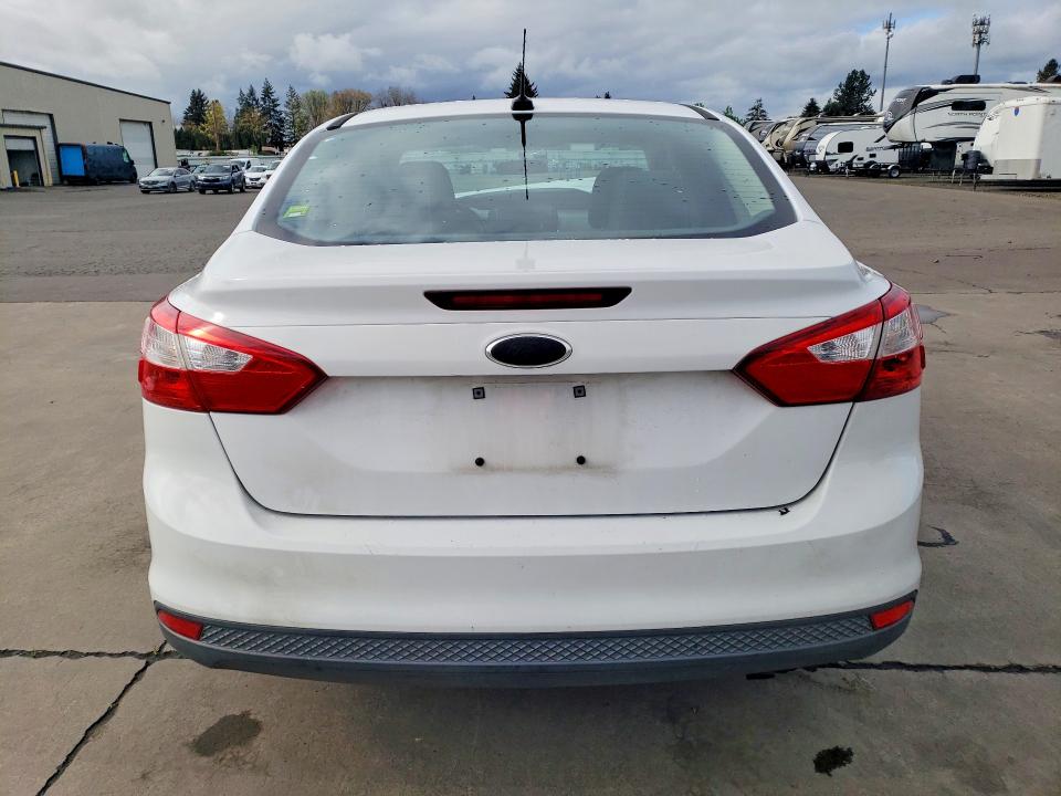 2014 Ford Focus მანქანა იყიდება აუქციონზე, vin: 1FADP3F22EL420863, აუქციონის ნომერი: 48758016