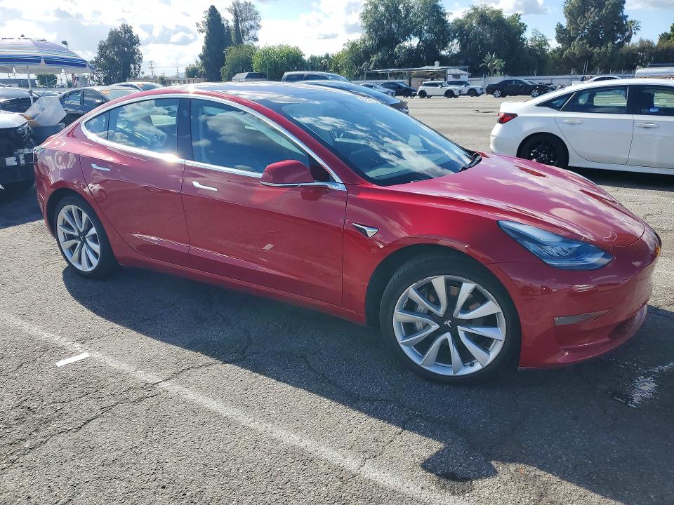 49504976 :رقم المزاد ، 5YJ3E1EA0JF102973 vin ، 2018 Tesla Model 3 مزاد بيع