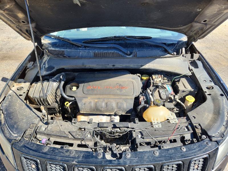 49277566 :رقم المزاد ، 3C4NJCCB5JT405907 vin ، 2018 Jeep Compass مزاد بيع