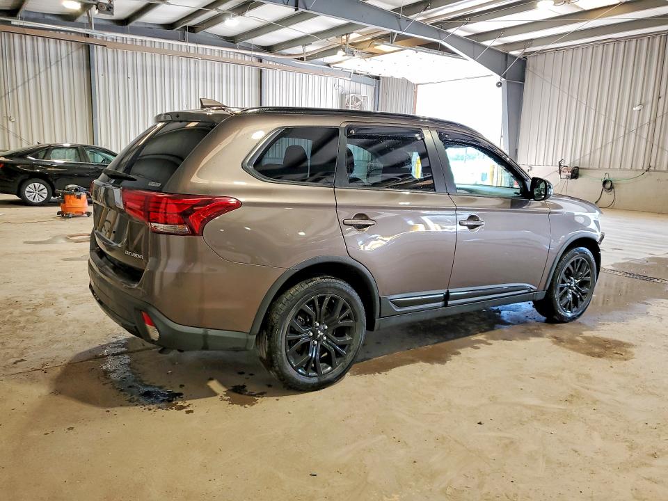 Продаж на аукціоні авто 2018 Mitsubishi Outlander, vin: JA4AZ3A33JZ044988, номер лоту: 49293306