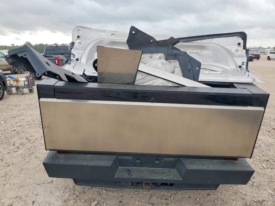 48627916 :رقم المزاد ، 7G2CEHED8RA025861 vin ، 2024 Tesla Cybertruck مزاد بيع