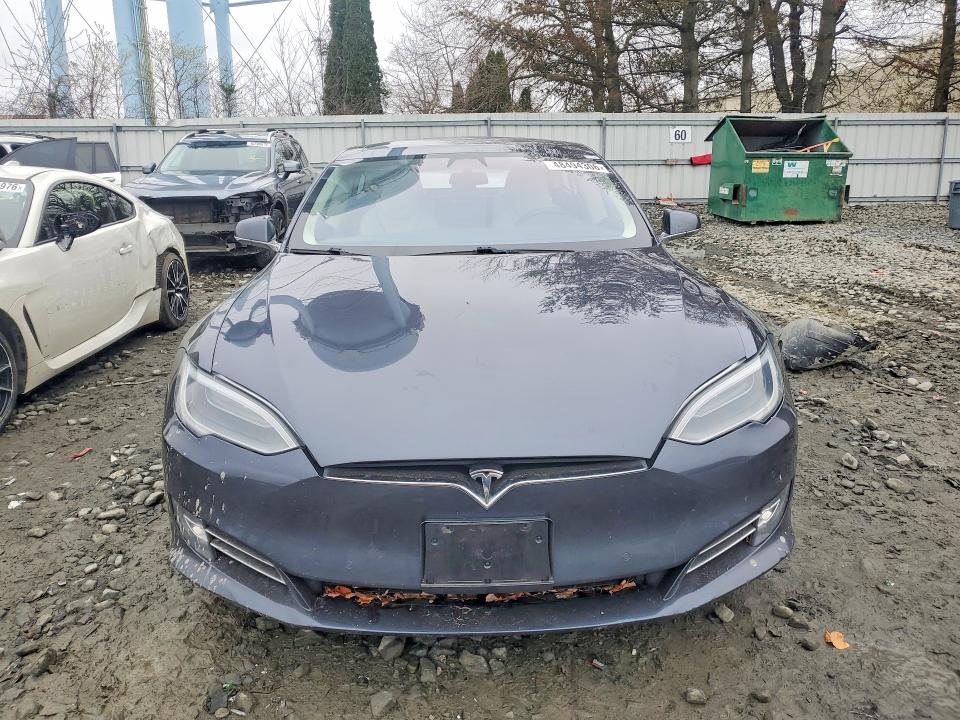 48494306 :رقم المزاد ، 5YJSA1E49JF246314 vin ، 2018 Tesla Model S مزاد بيع