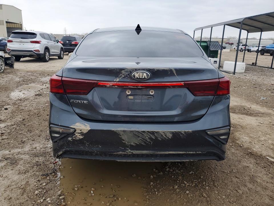 2021 Kia Forte მანქანა იყიდება აუქციონზე, vin: 3KPF24AD0ME290301, აუქციონის ნომერი: 48662476
