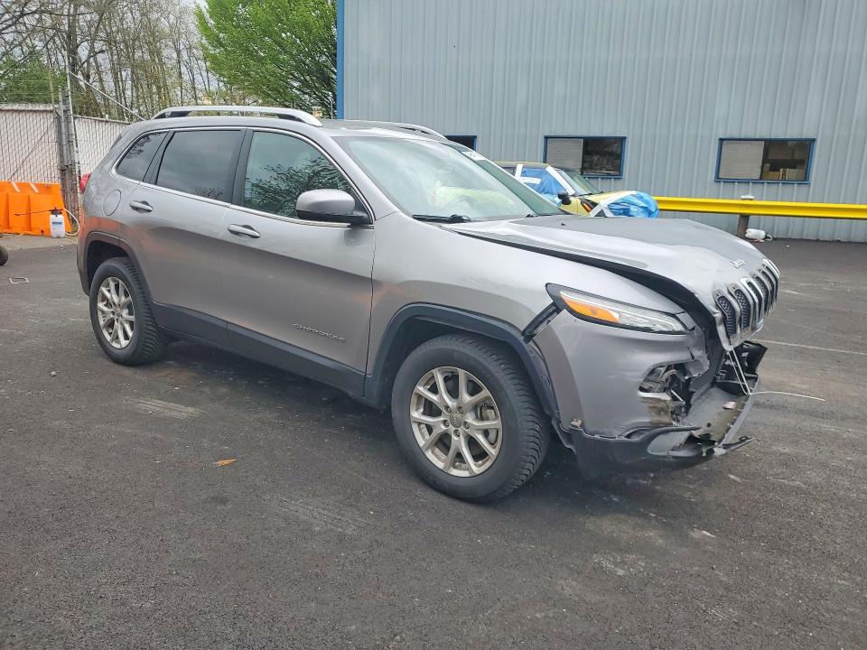 49841106 :رقم المزاد ، 1C4PJMCS6HW525542 vin ، 2017 Jeep Cherokee مزاد بيع