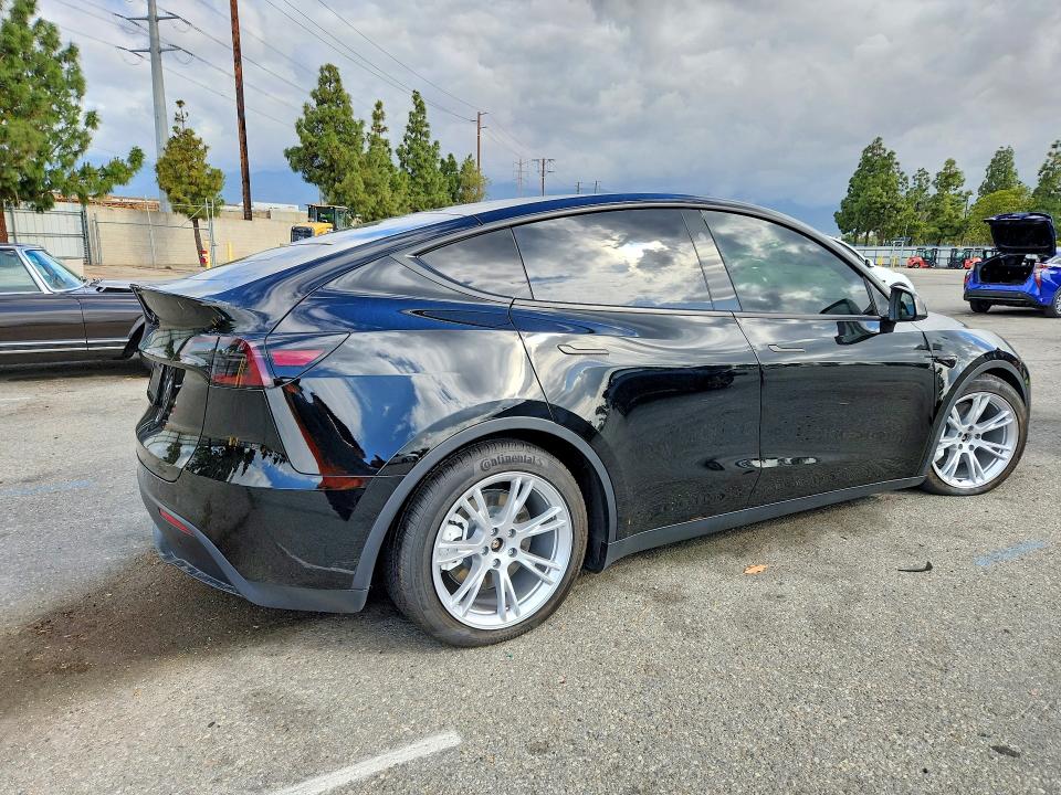 2024 Tesla Model Y მანქანა იყიდება აუქციონზე, vin: 7SAYGDEE2RF066383, აუქციონის ნომერი: 51379566