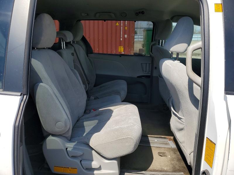 50826656 :رقم المزاد ، 5TDKK3DC9BS141481 vin ، 2011 Toyota Sienna مزاد بيع