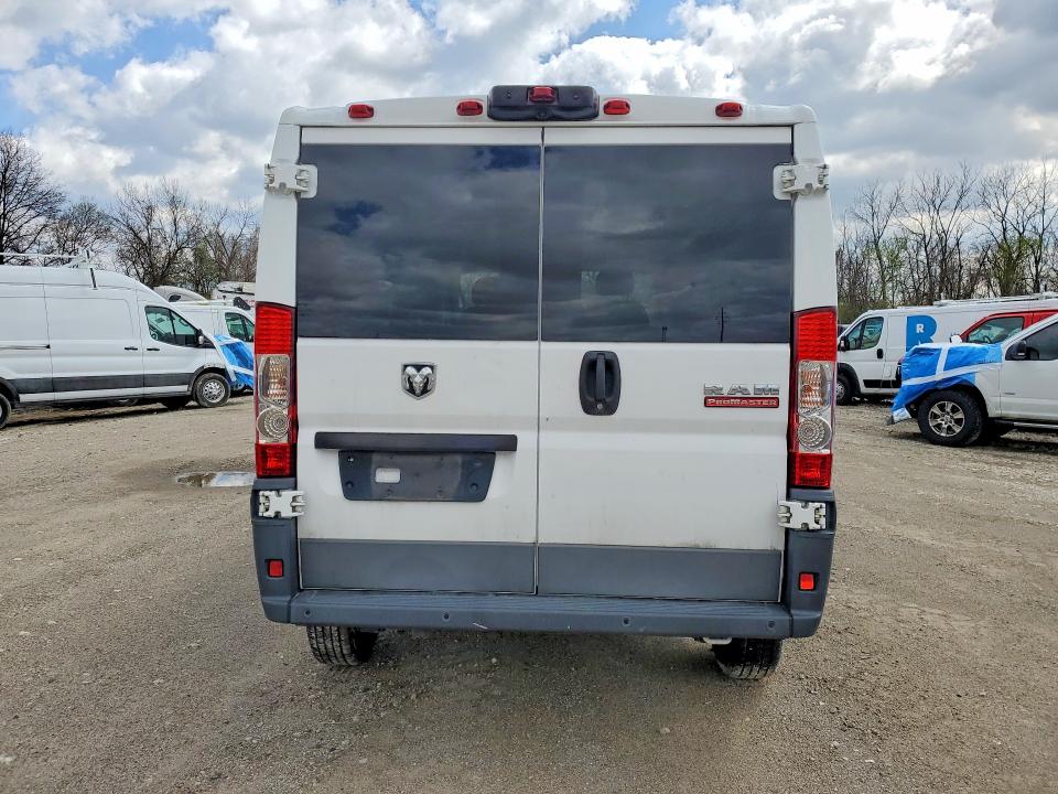 46135156 :رقم المزاد ، 3C6TRVAG0JE107772 vin ، 2018 Ram Promaster 1500 مزاد بيع