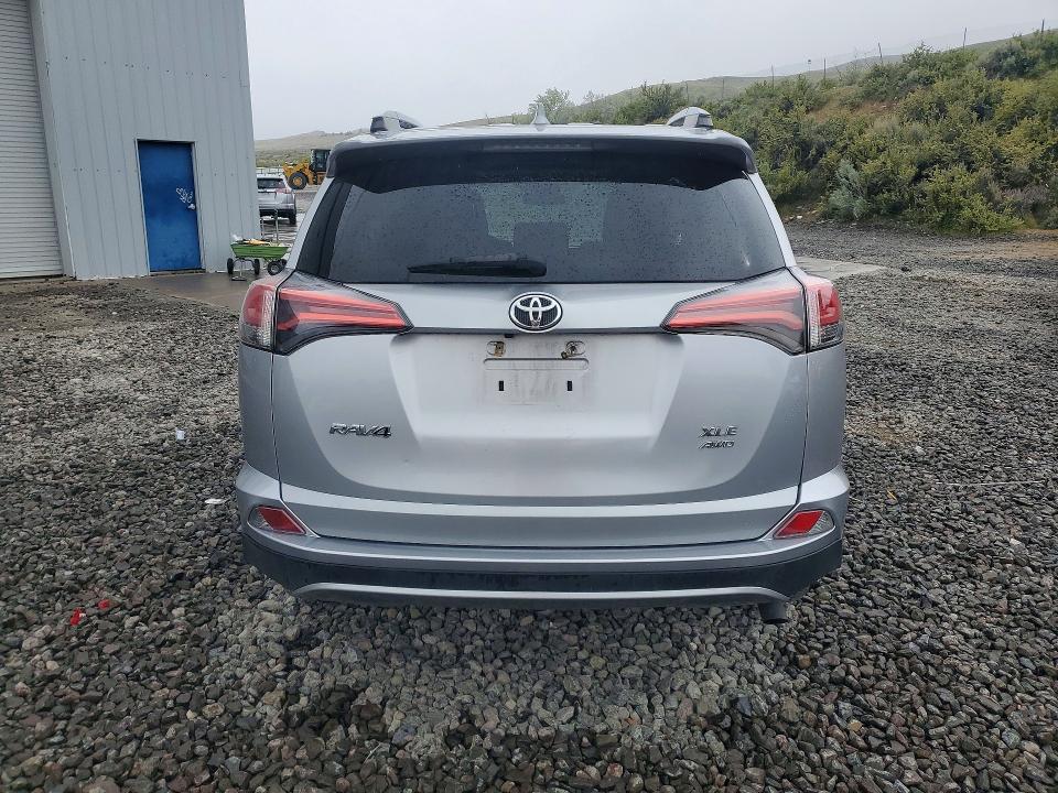2017 Toyota Rav4 მანქანა იყიდება აუქციონზე, vin: 2T3RFREV9HW620870, აუქციონის ნომერი: 50814666