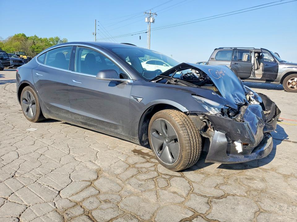 48826116 :رقم المزاد ، 5YJ3E1EB9JF077192 vin ، 2018 Tesla Model 3 مزاد بيع