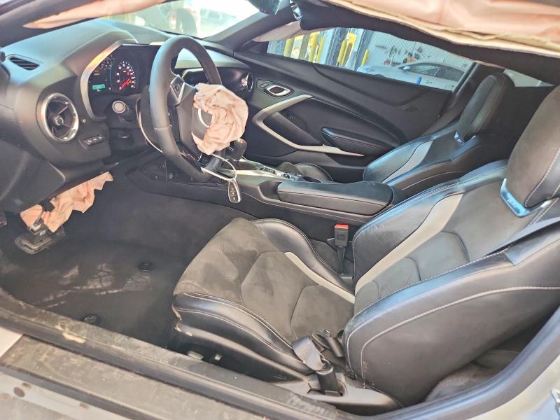 49672346 :رقم المزاد ، 1G1FE1R70J0158561 vin ، 2018 Chevrolet Camaro مزاد بيع