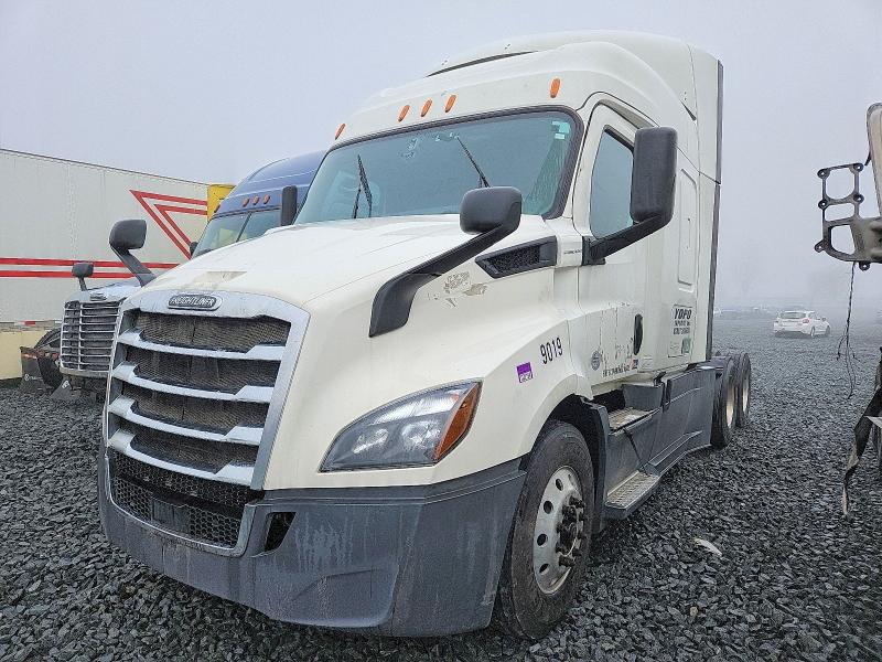 46560836 :رقم المزاد ، 3AKJHPDV1LSLG9019 vin ، 2020 Freightliner Cascadia 116 مزاد بيع